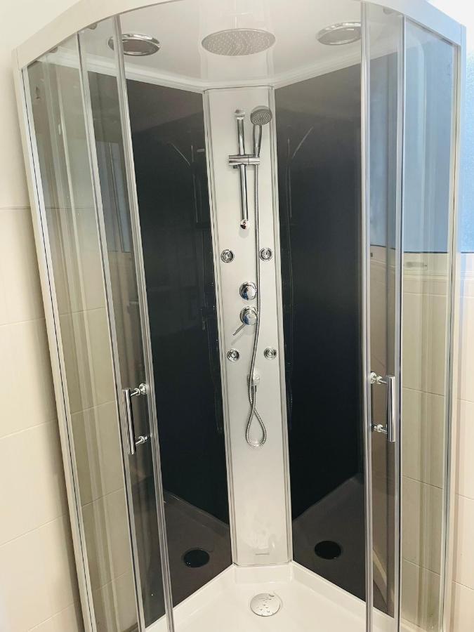 שרבורג Charmant Appartement De Coeur De Ville - 2 Chambres Lits Queen Size - Netflix - Wifi מראה חיצוני תמונה
